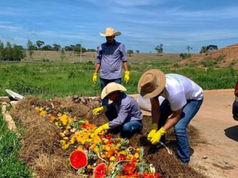 Hora de Colocar Mais Resíduo Na Leira 